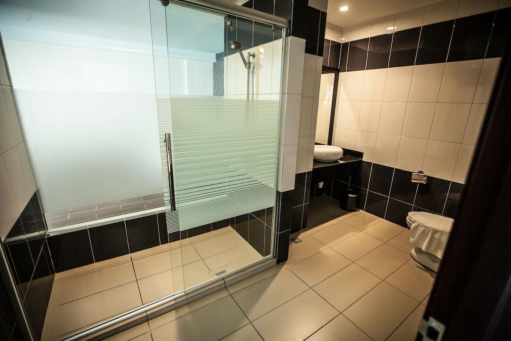 Putatan Platinum Hotel Κότα Κιναμπαλού Δωμάτιο φωτογραφία
