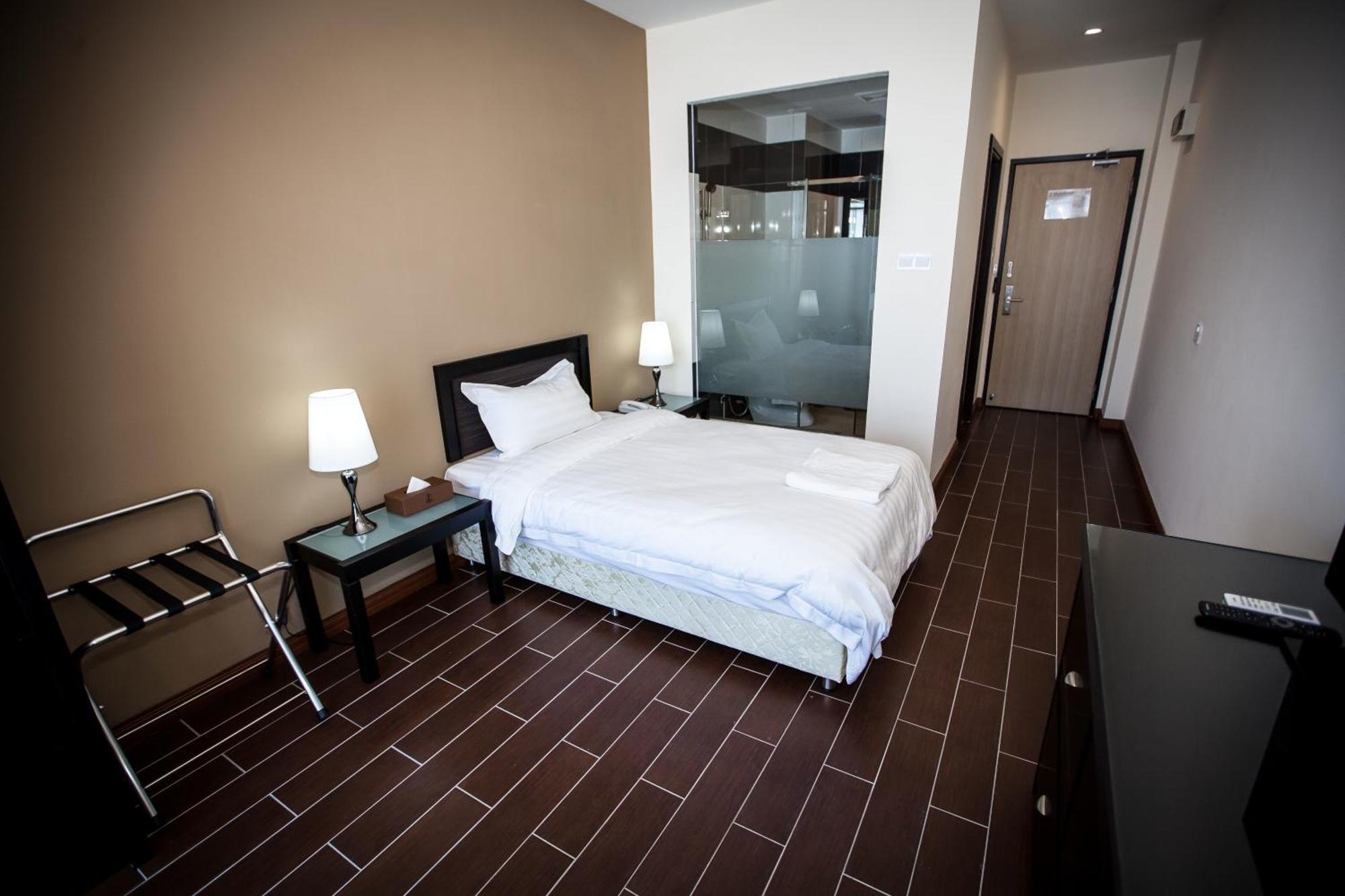 Putatan Platinum Hotel Κότα Κιναμπαλού Δωμάτιο φωτογραφία